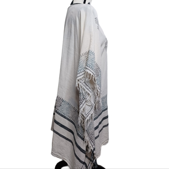 Anthropologie Farm Rio White Geometric Embroidered Aztec Tassel Cotton Poncho - Picture 4 of 16